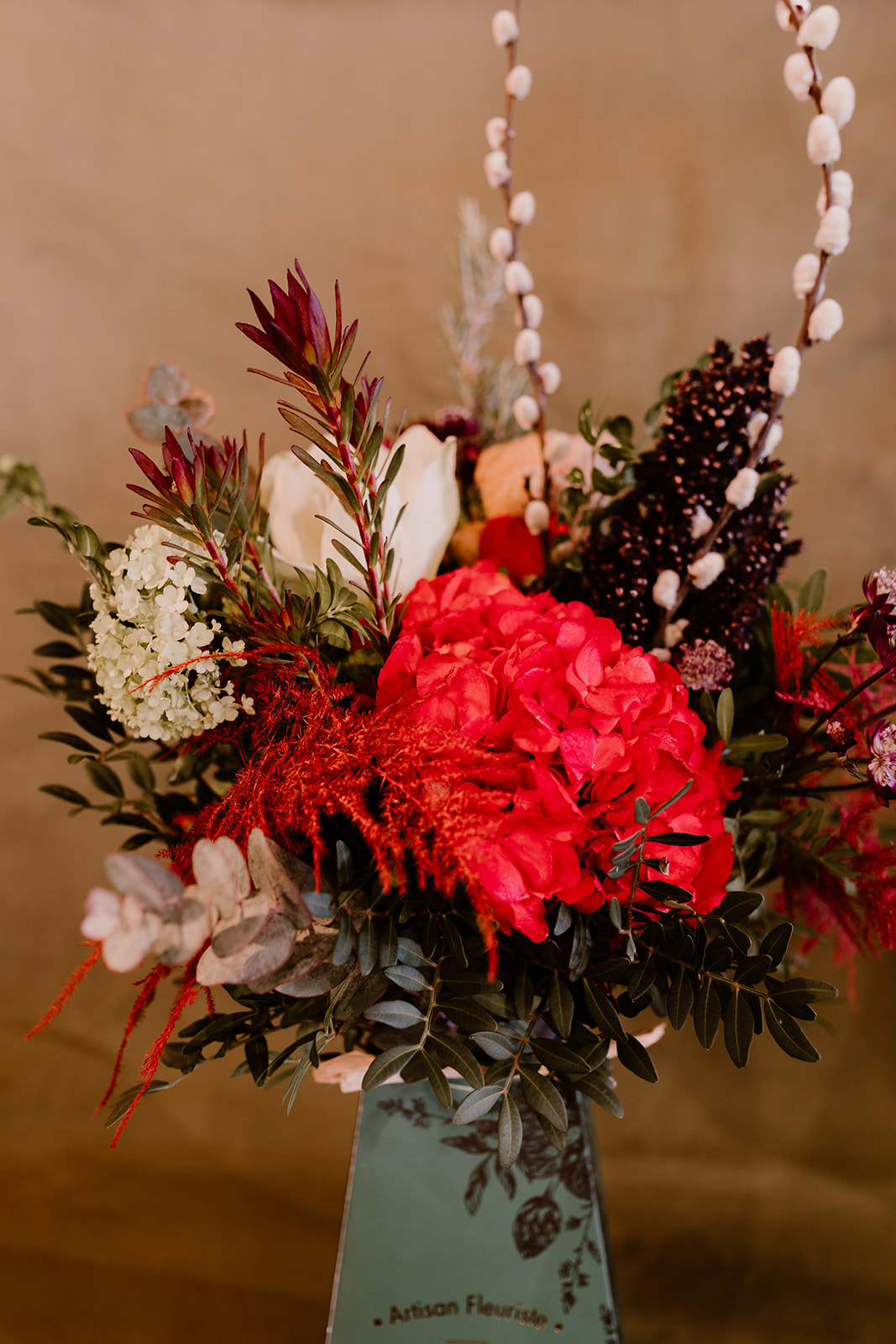 Composition florale unique pour la Saint-Valentin.